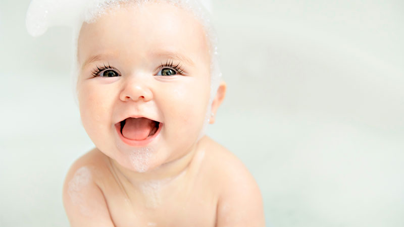 Baby bath: Πέντε πράγματα που πρέπει να ξέρεις για τα πρώτα μπάνια του μωρού σου